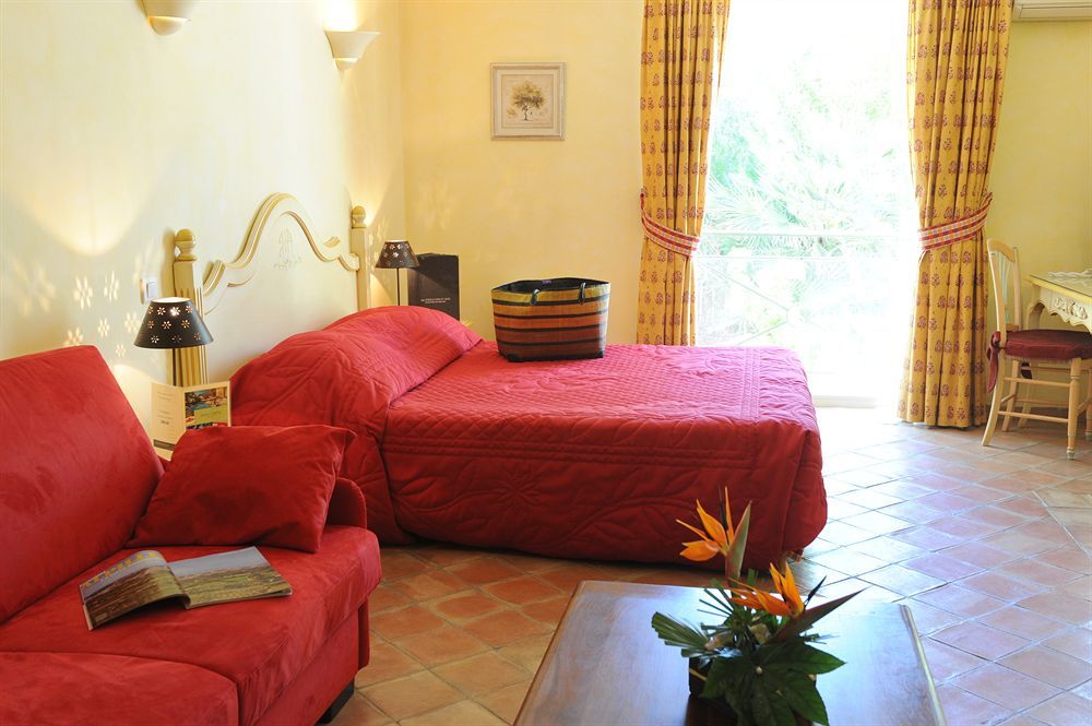 Hotel And Restaurant L Arena Frejus Bagian luar foto