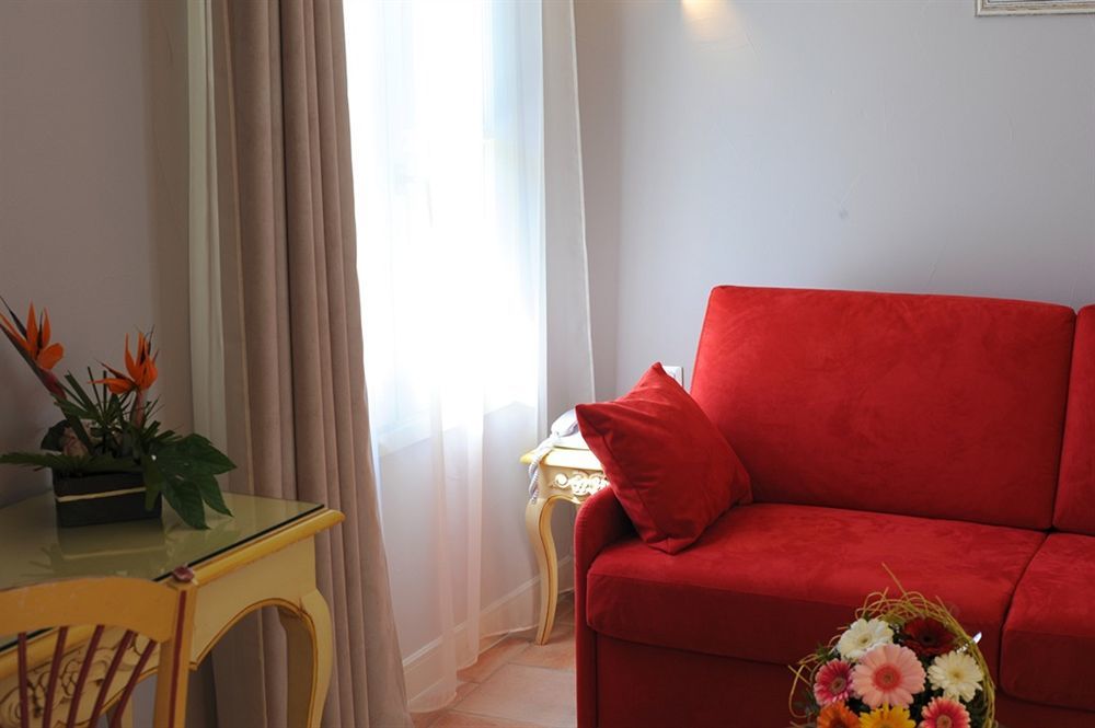 Hotel And Restaurant L Arena Frejus Bagian luar foto
