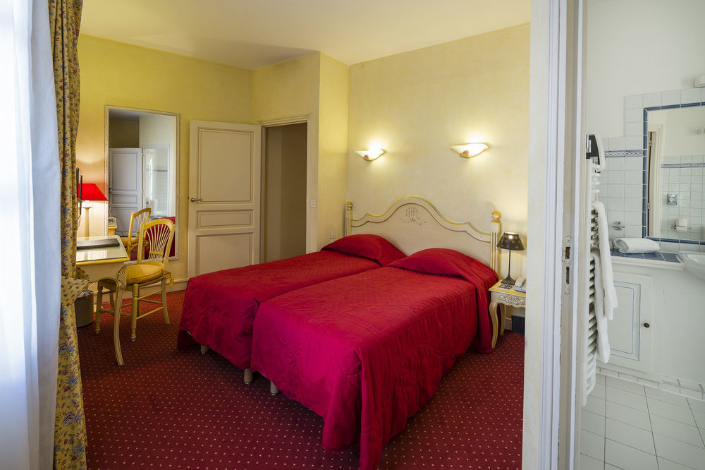 Hotel And Restaurant L Arena Frejus Bagian luar foto