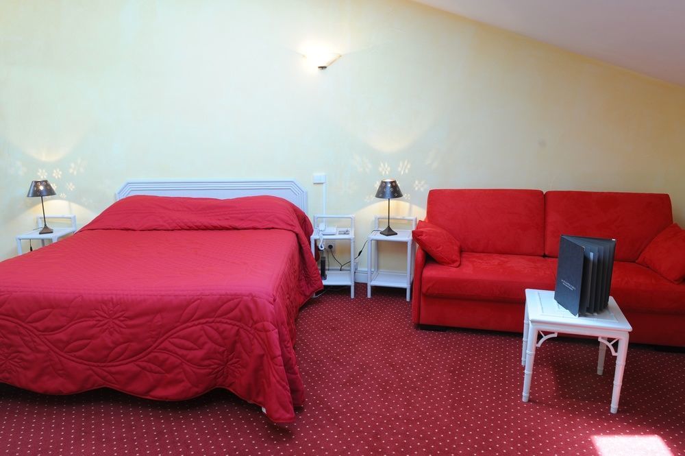 Hotel And Restaurant L Arena Frejus Bagian luar foto